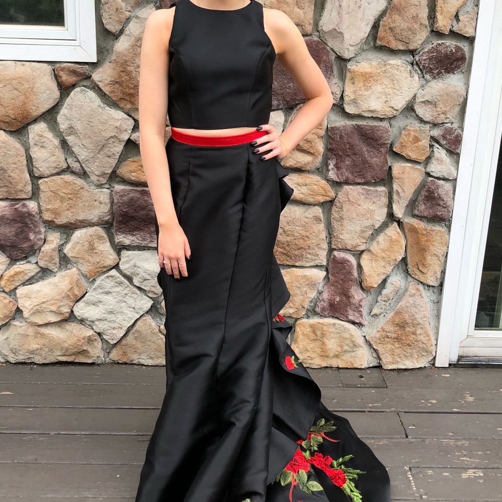 Black and red rose prom dress - Picture 5 of 5
